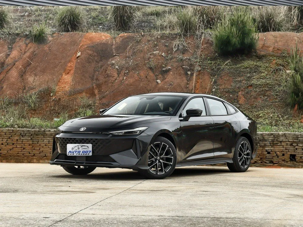 Changan UniV Plugin Гібридний автомобіль